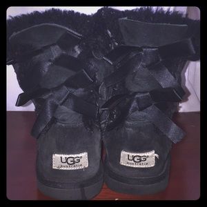🖤Black Bailey Bow Uggs🖤